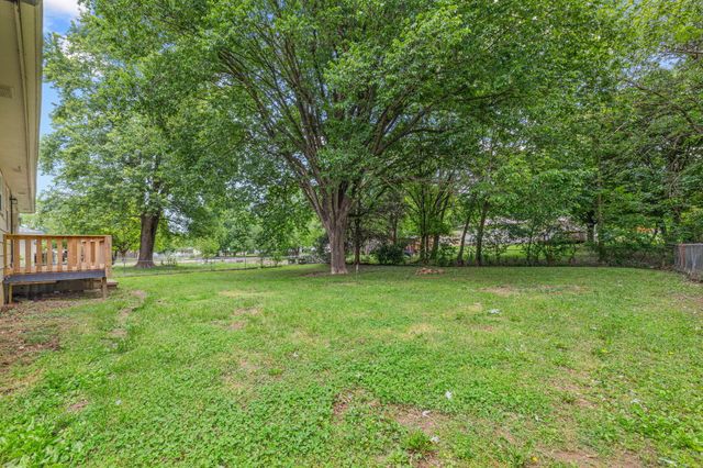 122 N Pinewood Avenue, Republic, MO 65738