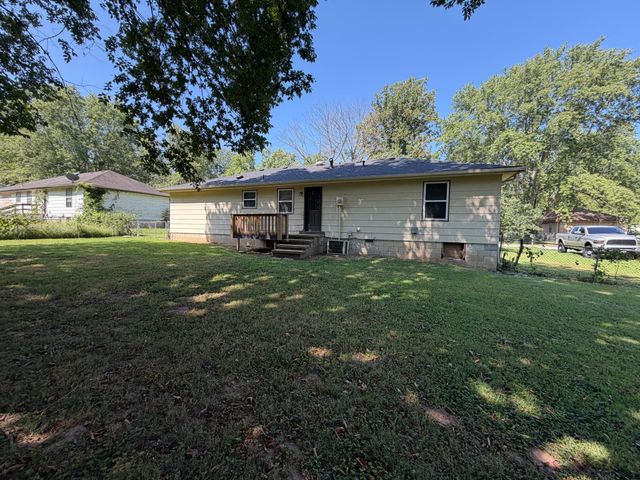 122 N Pinewood Avenue, Republic, MO 65738