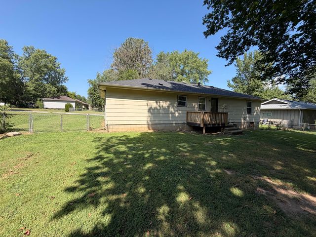 122 N Pinewood Avenue, Republic, MO 65738