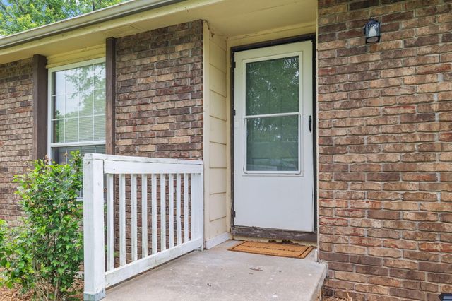 122 N Pinewood Avenue, Republic, MO 65738