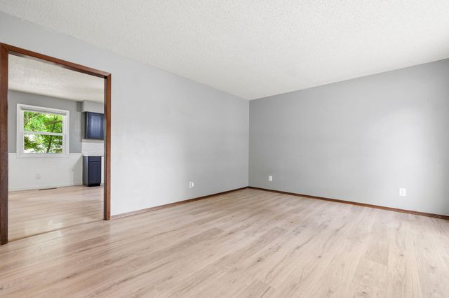 122 N Pinewood Avenue, Republic, MO 65738
