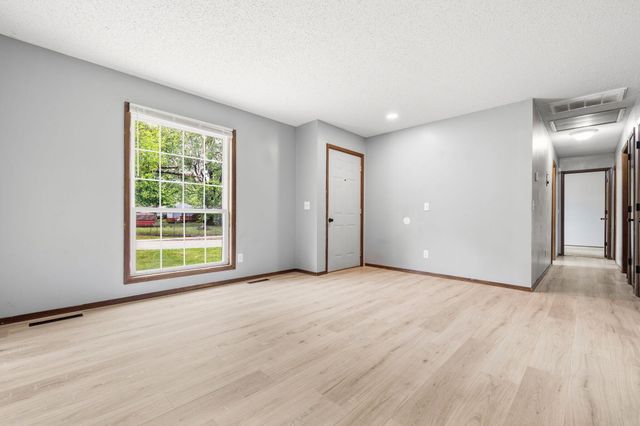 122 N Pinewood Avenue, Republic, MO 65738