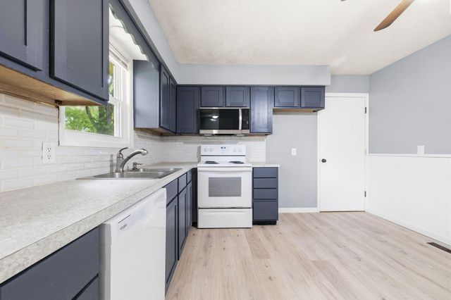122 N Pinewood Avenue, Republic, MO 65738