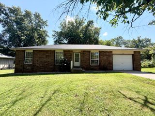 122 N Pinewood Avenue, Republic, MO 65738