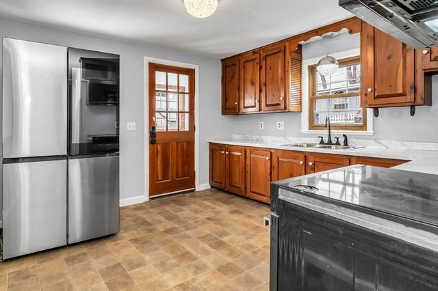 354 Seames Dr, Manchester, NH 03103