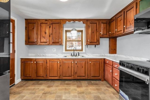 354 Seames Dr, Manchester, NH 03103