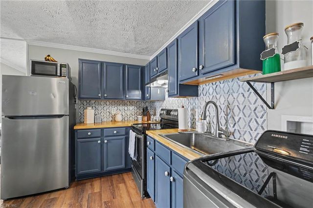 51 Phelps CIR, Hampton, VA 23663