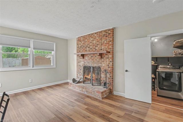 51 Phelps CIR, Hampton, VA 23663