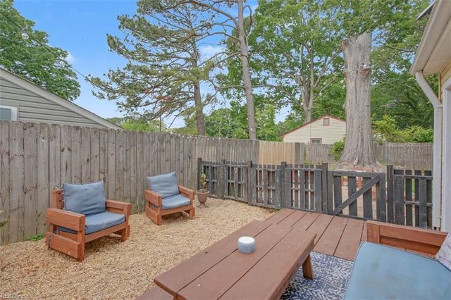 51 Phelps CIR, Hampton, VA 23663