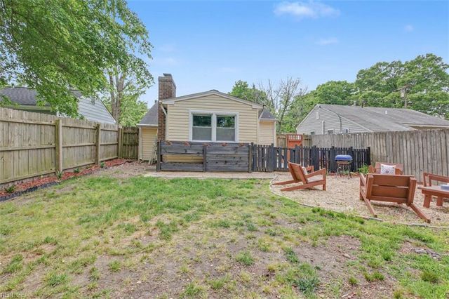 51 Phelps CIR, Hampton, VA 23663