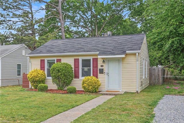 51 Phelps CIR, Hampton, VA 23663