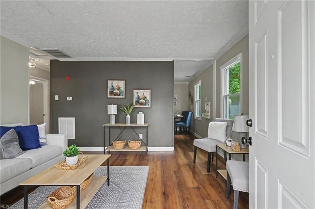 51 Phelps CIR, Hampton, VA 23663