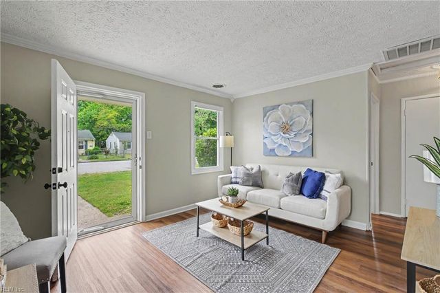 51 Phelps CIR, Hampton, VA 23663