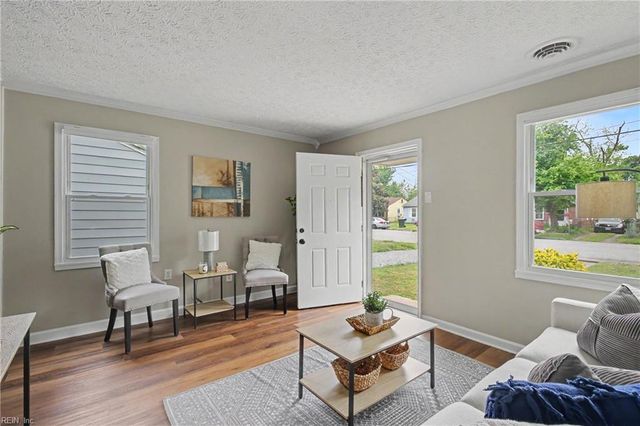 51 Phelps CIR, Hampton, VA 23663