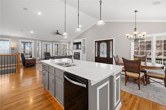 204 Riverlake Road, Fair Play, SC 29643