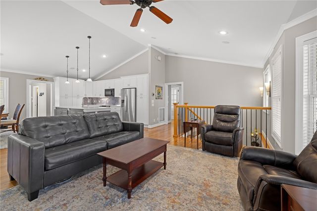 204 Riverlake Road, Fair Play, SC 29643