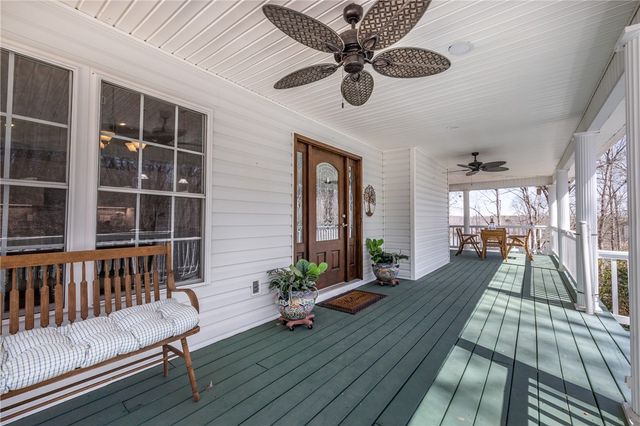 204 Riverlake Road, Fair Play, SC 29643