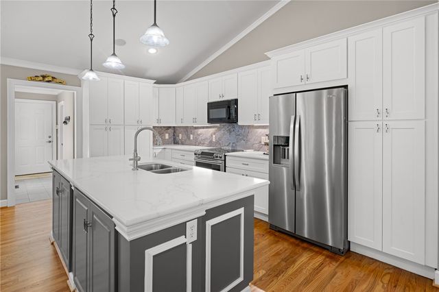 204 Riverlake Road, Fair Play, SC 29643