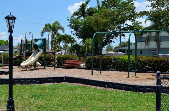 1702 Emerald Cove DR, Cape Coral, FL 33991