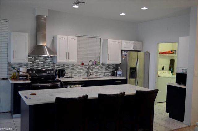 1702 Emerald Cove DR, Cape Coral, FL 33991