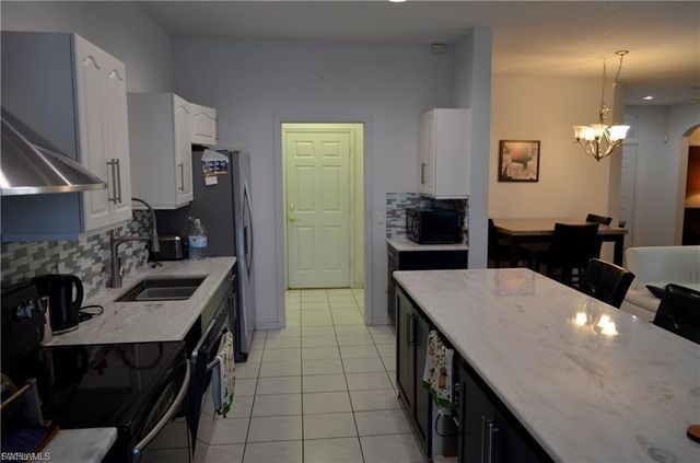 1702 Emerald Cove DR, Cape Coral, FL 33991