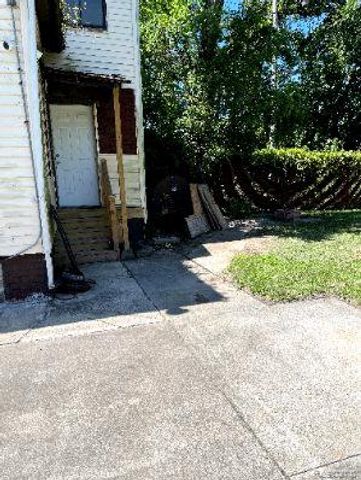 8827 E Warren Avenue, Detroit, MI 48214