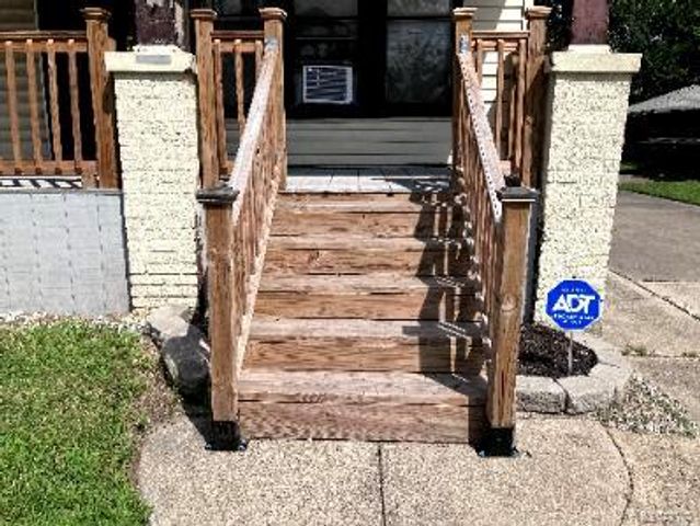 8827 E Warren Avenue, Detroit, MI 48214