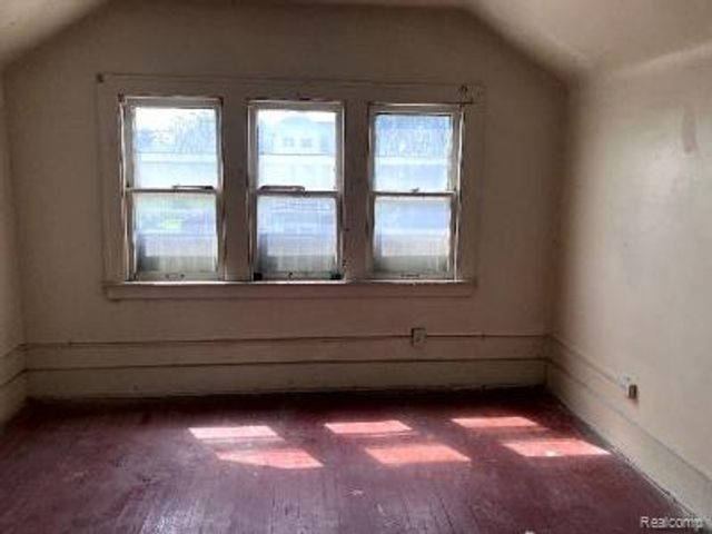 8827 E Warren Avenue, Detroit, MI 48214
