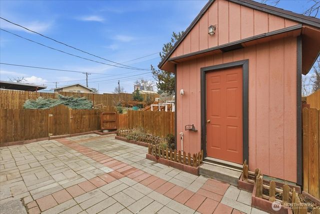 614 W Loop Drive, Moses Lake, WA 98837