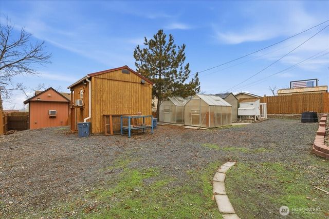 614 W Loop Drive, Moses Lake, WA 98837