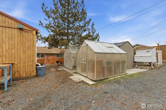 614 W Loop Drive, Moses Lake, WA 98837