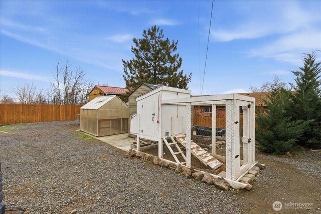 614 W Loop Drive, Moses Lake, WA 98837