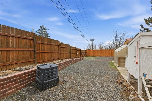 614 W Loop Drive, Moses Lake, WA 98837