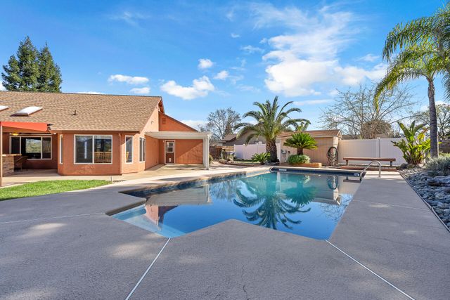 4212 Sungold Circle, Redding, CA 96001