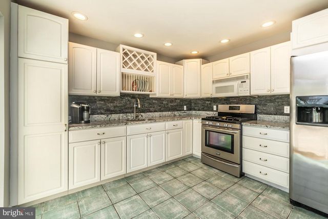 405 E WOODLAND AVE, Springfield, PA 19064