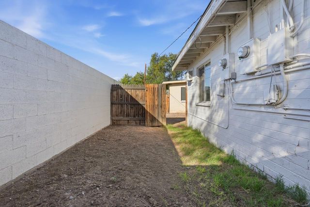 623 S Country Club Drive 15, Mesa, AZ 85210