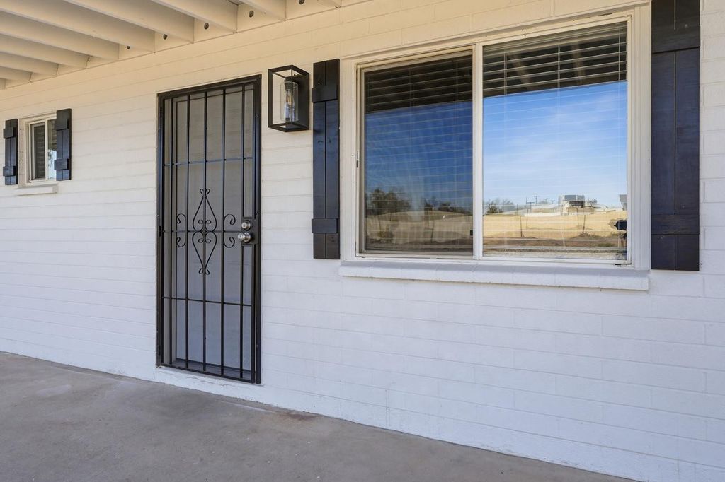 623 S Country Club Drive 15, Mesa, AZ 85210