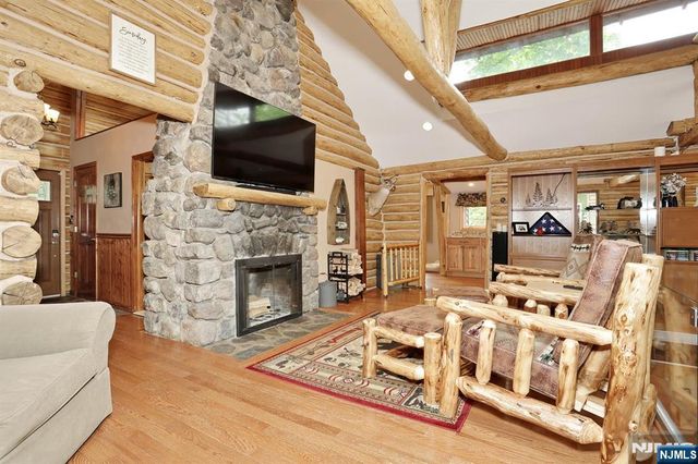 5 Longview Lane, Ringwood, NJ 07456