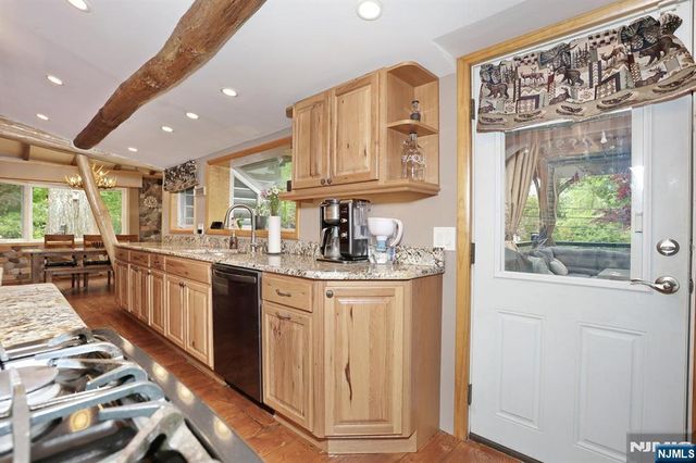 5 Longview Lane, Ringwood, NJ 07456