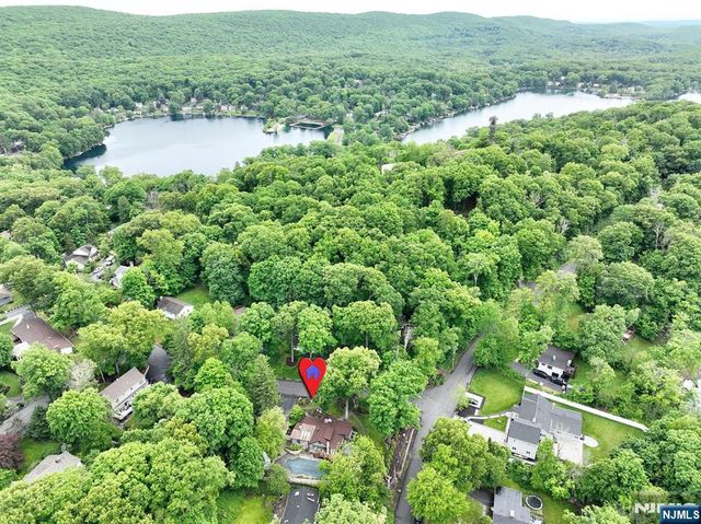 5 Longview Lane, Ringwood, NJ 07456