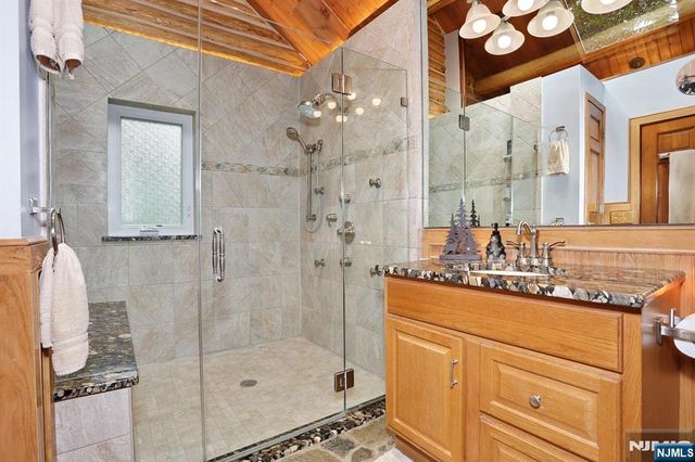 5 Longview Lane, Ringwood, NJ 07456