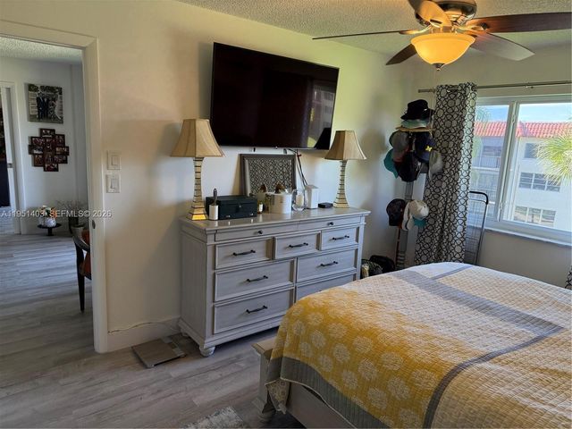 8911 S Hollybrook Blvd 305, Pembroke Pines, FL 33025