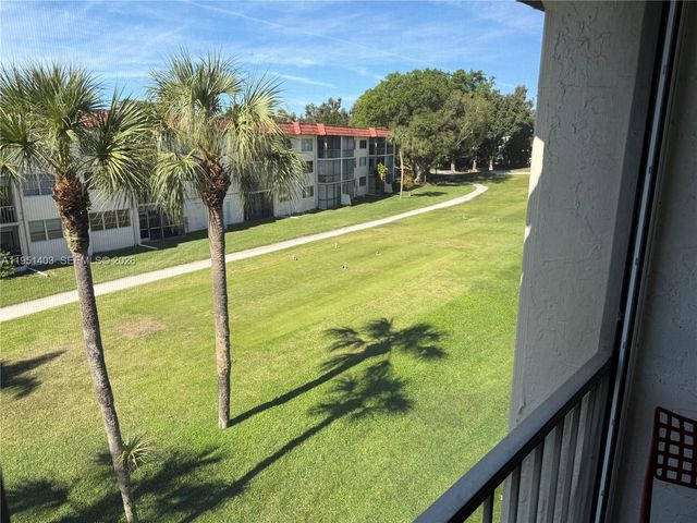 8911 S Hollybrook Blvd 305, Pembroke Pines, FL 33025