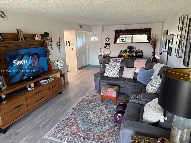 8911 S Hollybrook Blvd 305, Pembroke Pines, FL 33025