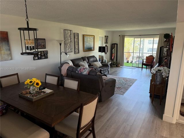 8911 S Hollybrook Blvd 305, Pembroke Pines, FL 33025