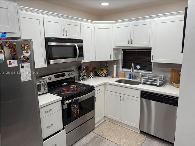 8911 S Hollybrook Blvd 305, Pembroke Pines, FL 33025