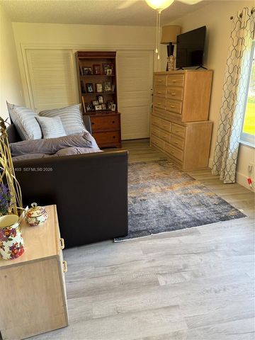 8911 S Hollybrook Blvd 305, Pembroke Pines, FL 33025