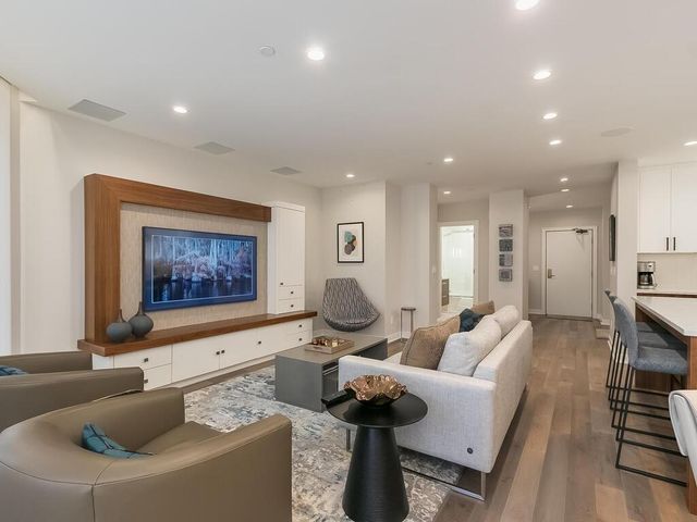 1201 Yale Place 1107, Minneapolis, MN 55403