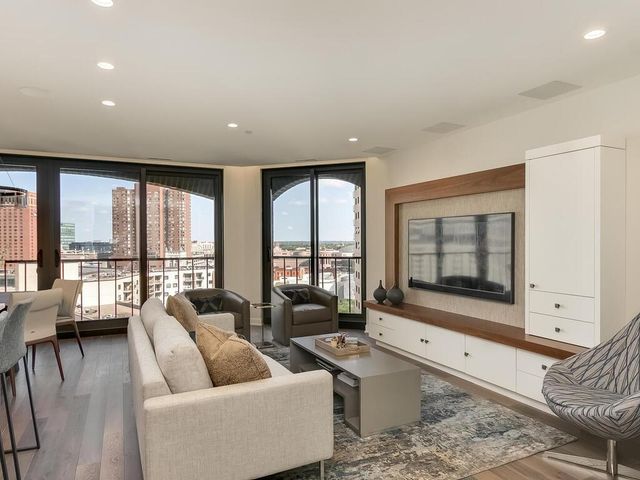 1201 Yale Place 1107, Minneapolis, MN 55403