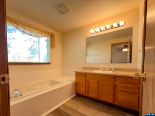 6555 Looney Ln SW, Albany, OR 97321